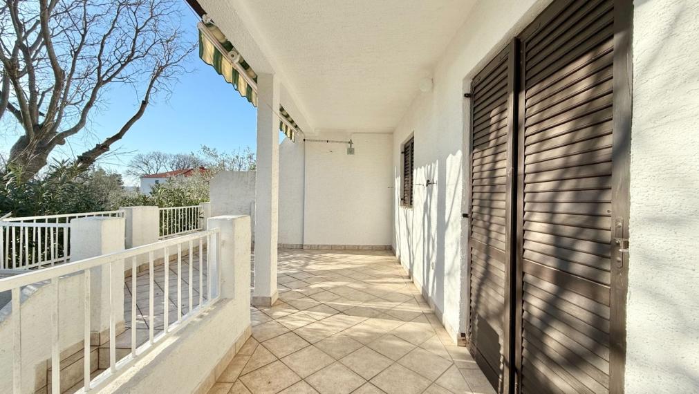 Dom s tromi apartmánmi v centre, Starigrad Paklenica