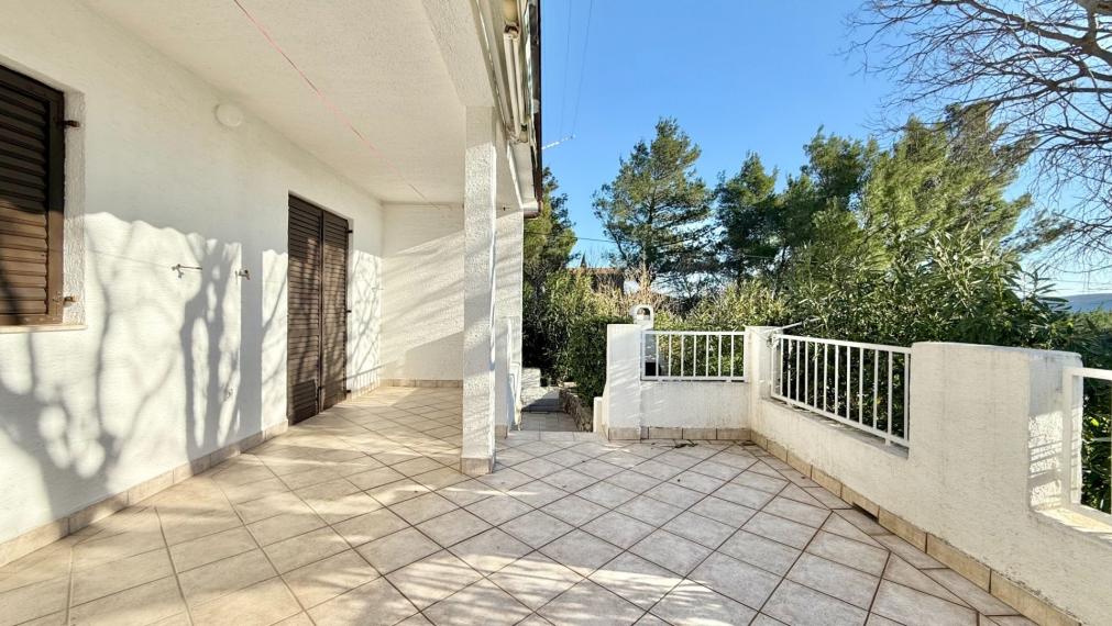 Dom s tromi apartmánmi v centre, Starigrad Paklenica