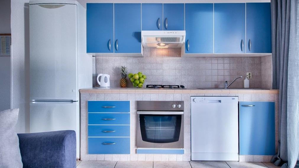 Predaj, novozrekonštruovaný dom s 3 bytmi, Vis, 100 m od mora