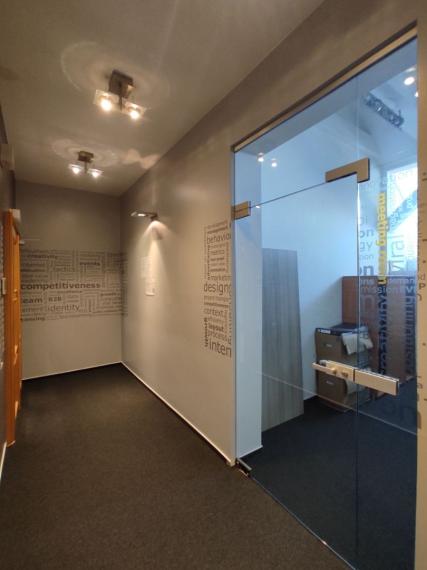 Kancelársky celok v reprezentatívnom historickom objekte v centre, 145 m2