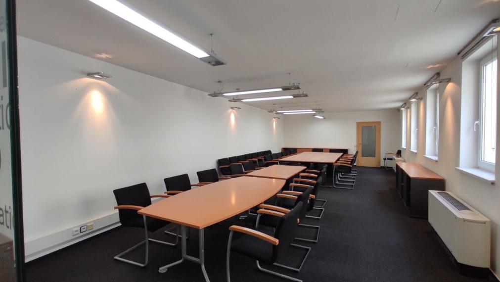 Kancelársky celok v reprezentatívnom historickom objekte v centre, 145 m2
