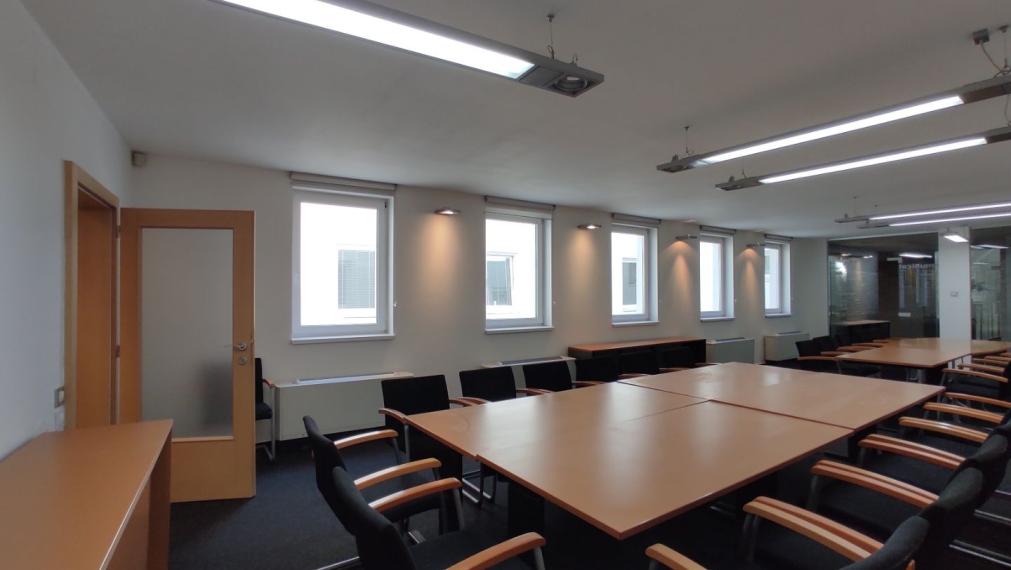 Kancelársky celok v reprezentatívnom historickom objekte v centre, 145 m2