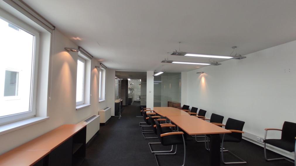 Kancelársky celok v reprezentatívnom historickom objekte v centre, 145 m2