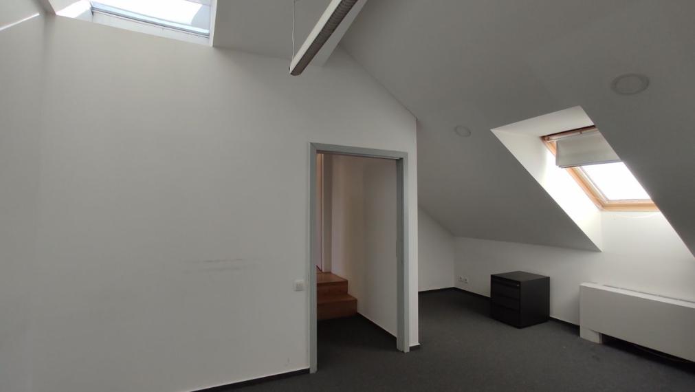 Kancelársky celok v reprezentatívnom historickom objekte v centre, 193,8 m2