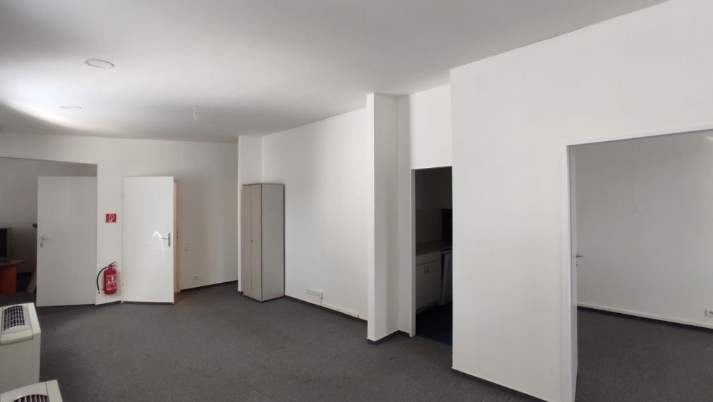 Kancelársky celok v reprezentatívnom historickom objekte v centre, 193,8 m2