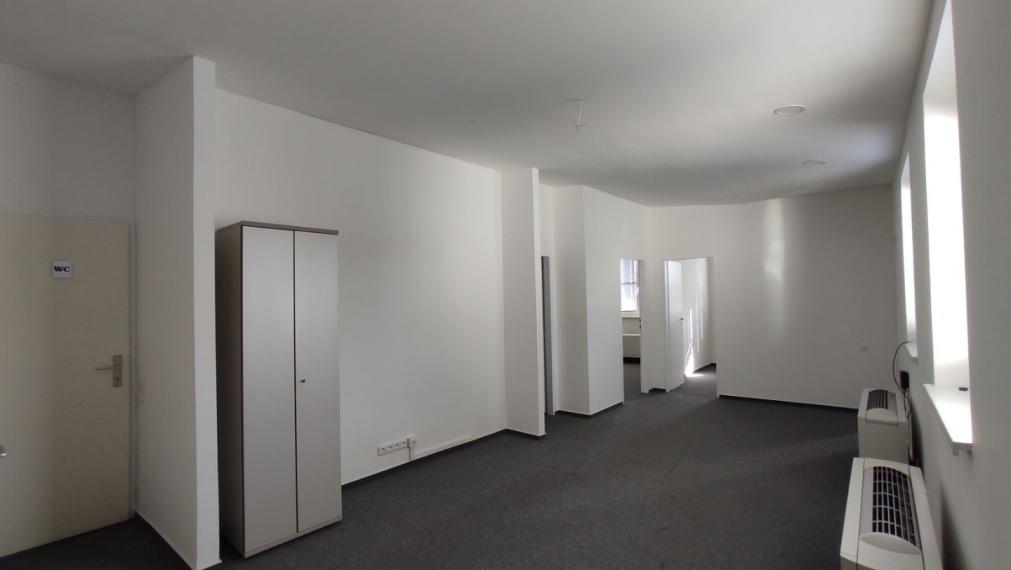 Kancelársky celok v reprezentatívnom historickom objekte v centre, 125 m2