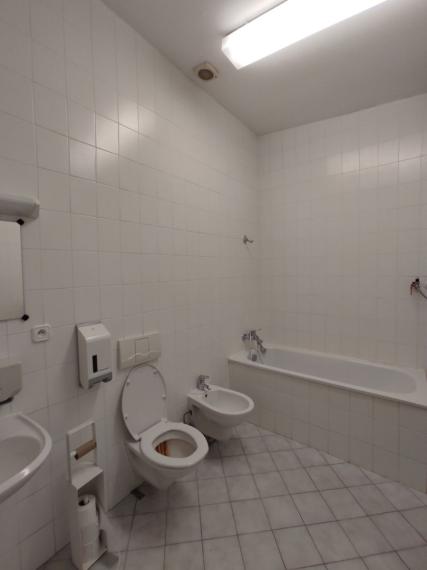 Kancelársky celok v reprezentatívnom historickom objekte v centre, 125 m2