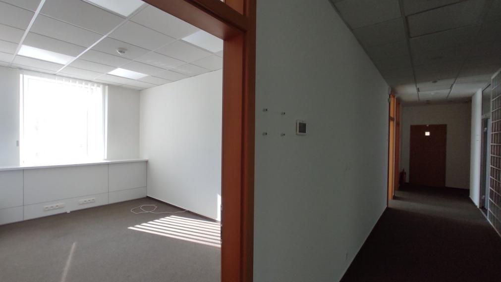 Kancelárie 15-60m2, s možnosťou zasadačky, roh Obchodnej a Hurbanovho Námestia, BAI