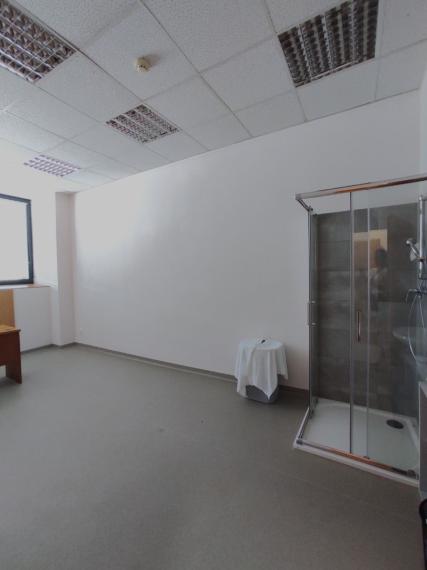 Holiday Inn Bajkalská - Priestory vhodné na fyzio, masáže, kliniku s parkovaním, BAII, 394m2