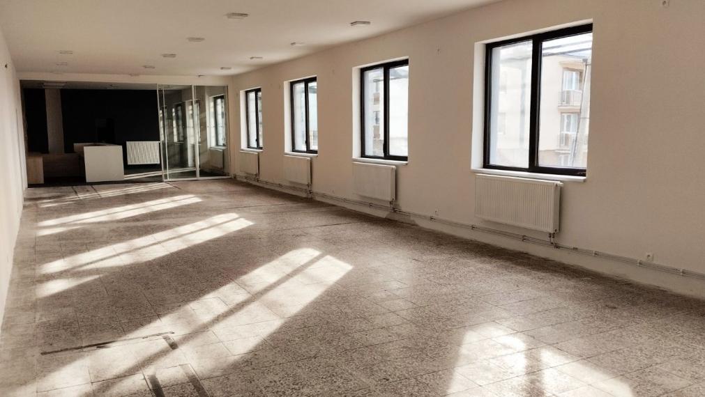 Samostatný oplotený objekt 2100 m2 Devínska Nová Ves