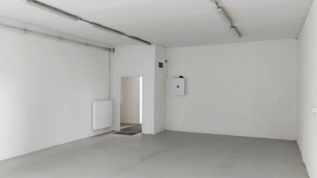 Samostatný oplotený objekt 2100 m2 Devínska Nová Ves