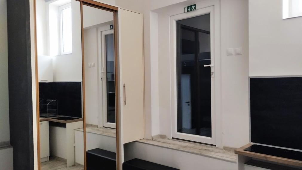 Samostatný oplotený objekt 2100 m2 Devínska Nová Ves