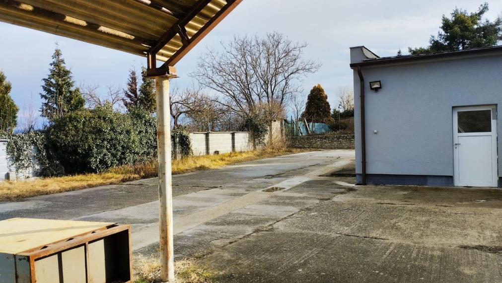 Samostatný oplotený objekt 2100 m2 Devínska Nová Ves