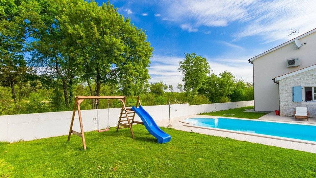 Vila v pokojnom prostredí nad zálivom Raška