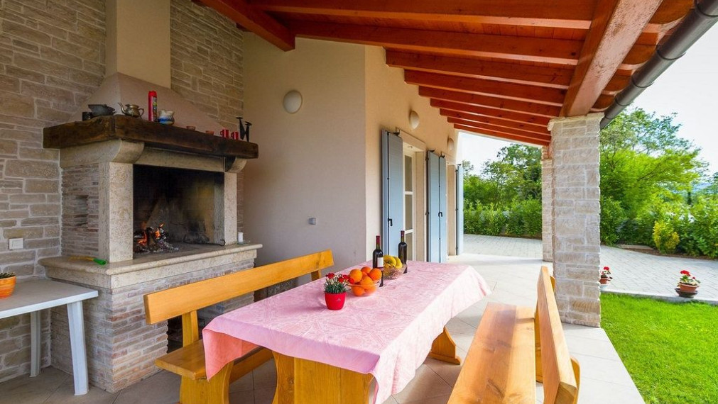 Vila v pokojnom prostredí nad zálivom Raška