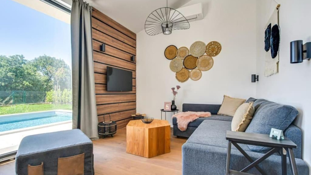 ISTRIA, SVETI LOVREČ – Plne vybavený nový prízemný dom s bazénom