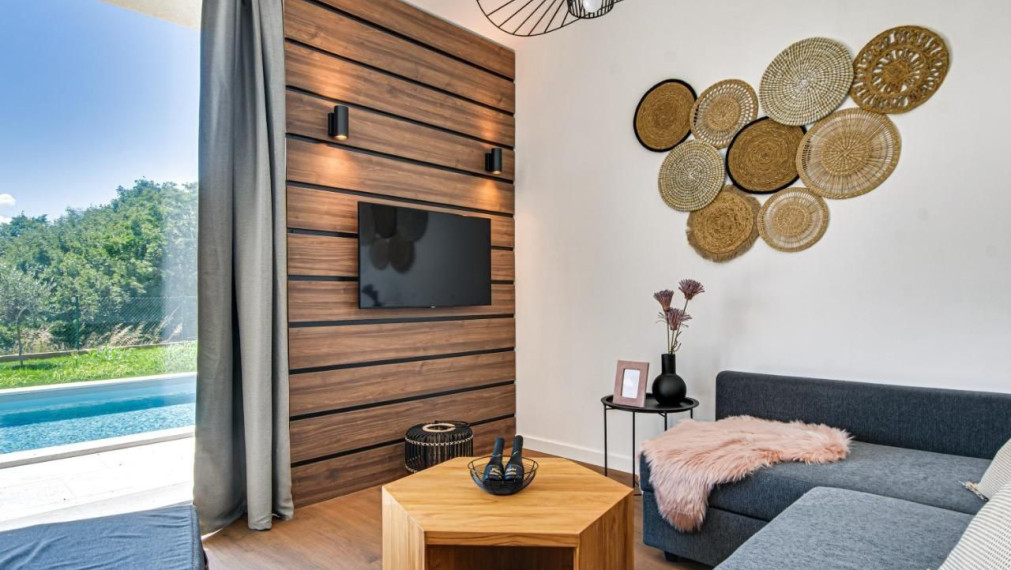 ISTRIA, SVETI LOVREČ – Plne vybavený nový prízemný dom s bazénom