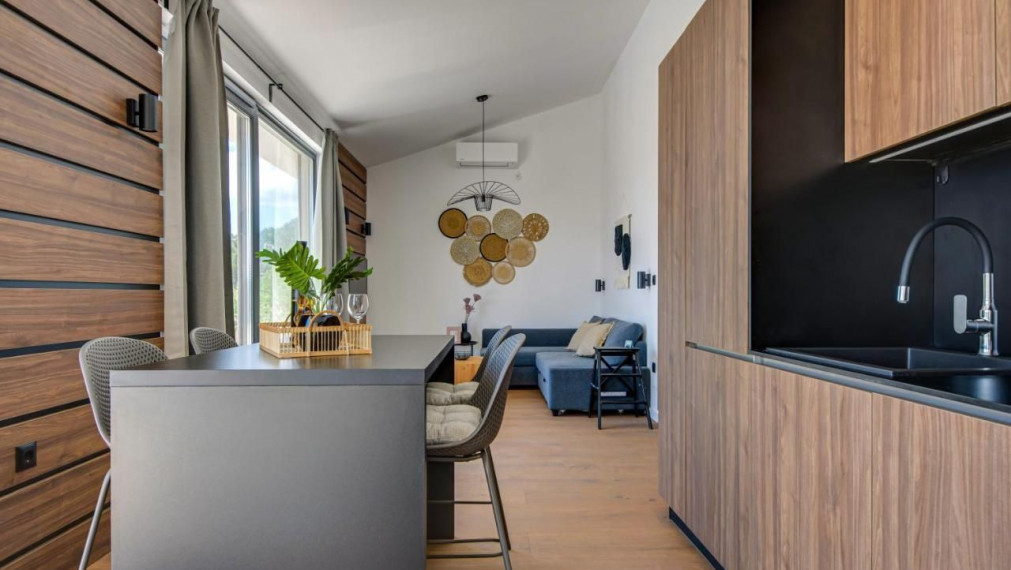 ISTRIA, SVETI LOVREČ – Plne vybavený nový prízemný dom s bazénom