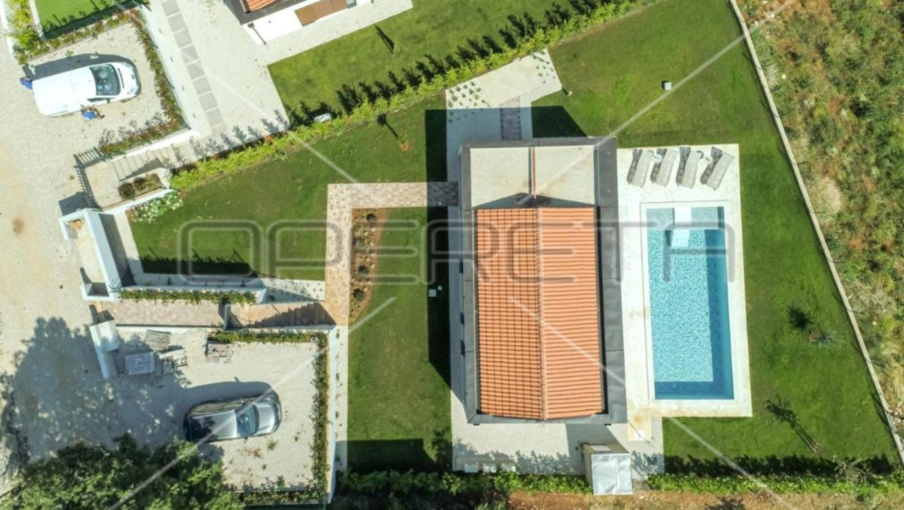 ISTRIA, SVETI LOVREČ – Plne vybavený nový prízemný dom s bazénom