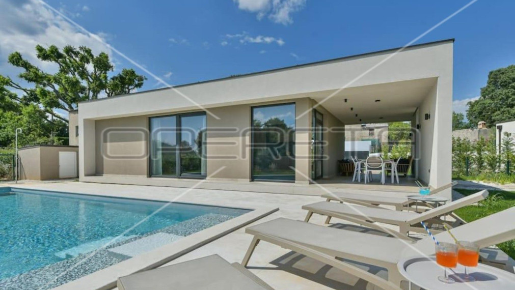 ISTRIA, SVETI LOVREČ – Plne vybavený nový prízemný dom s bazénom