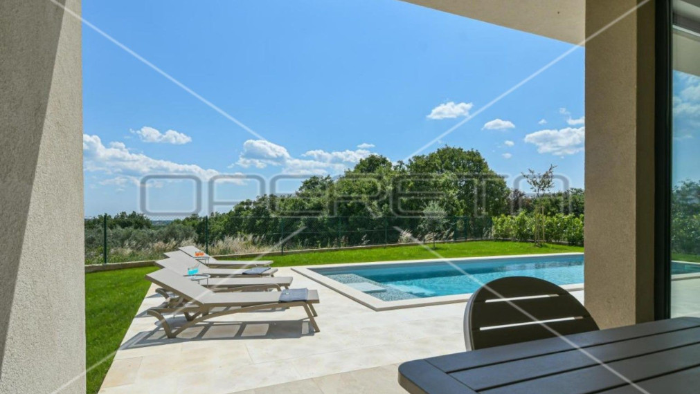 ISTRIA, SVETI LOVREČ – Plne vybavený nový prízemný dom s bazénom