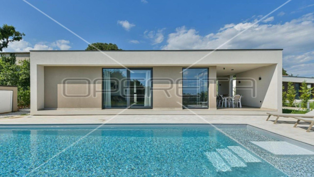 ISTRIA, SVETI LOVREČ – Plne vybavený nový prízemný dom s bazénom