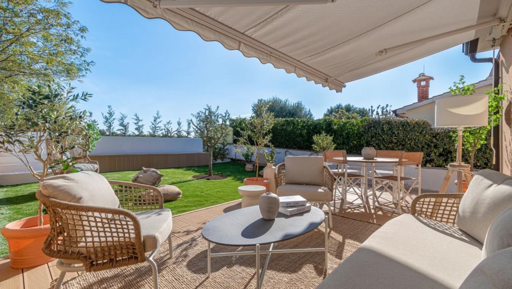 ISTRIA, KAŠTELIR – Novozrekonštruovaný dvojdom s bazénom a výhľadom na more