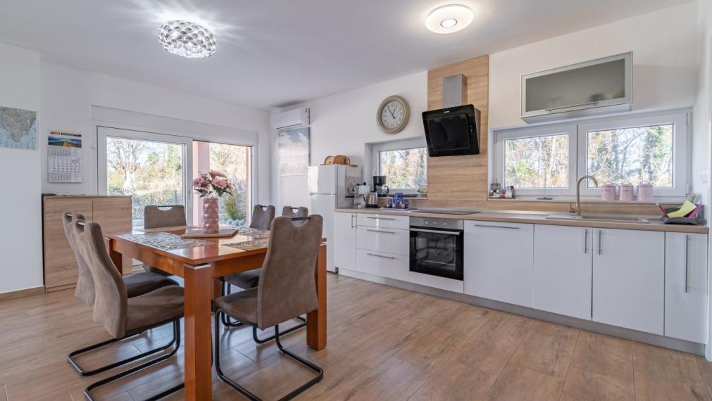 ISTRIA, TINJAN – Dvojdom s bazénom INVESTIČNÁ PRÍLEŽITOSŤ