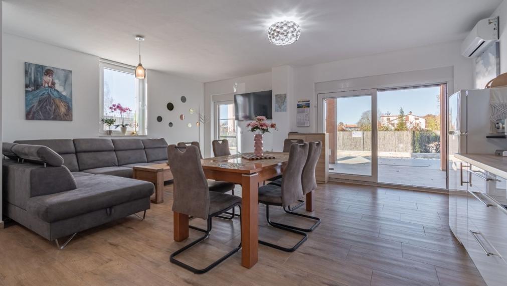 ISTRIA, TINJAN – Dvojdom s bazénom INVESTIČNÁ PRÍLEŽITOSŤ