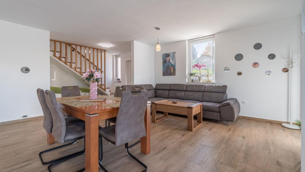 ISTRIA, TINJAN – Dvojdom s bazénom INVESTIČNÁ PRÍLEŽITOSŤ