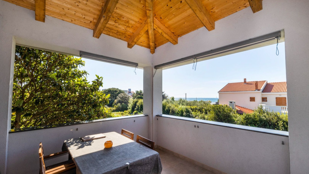 Novozrekonštruovaný dom 287 m², 6 apartmánov, 100 m od mora, Zaton, Zadar
