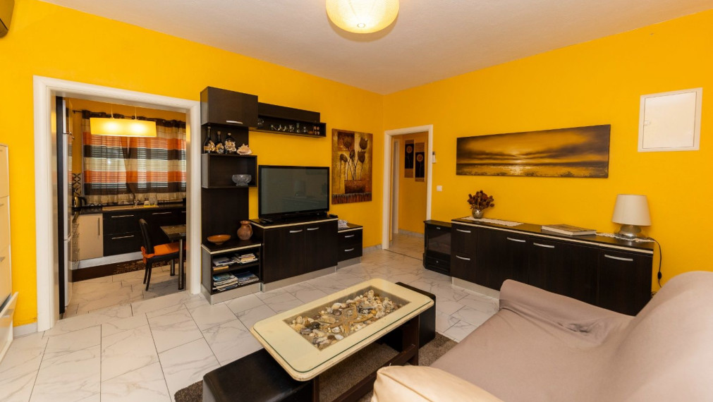 Novozrekonštruovaný dom 287 m², 6 apartmánov, 100 m od mora, Zaton, Zadar