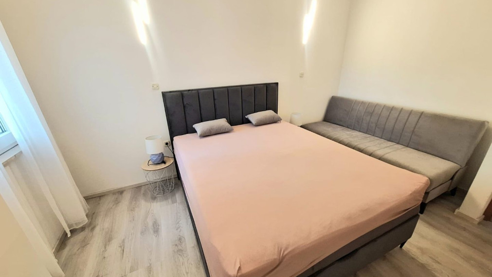 Dom v zátoke Lozica na predaj