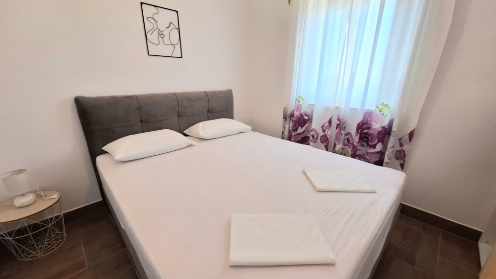 Dom v zátoke Lozica na predaj