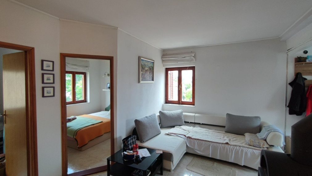 Dom s dvoma bytmi a záhradou, blízko mora, Sabunike-Nin, Zadar