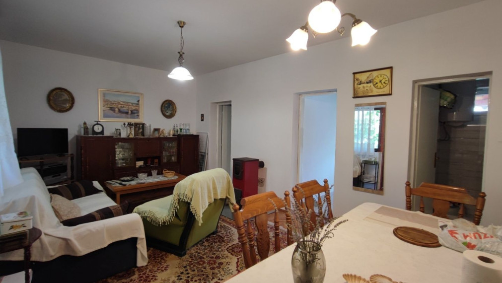 Dom s dvoma bytmi a záhradou, blízko mora, Sabunike-Nin, Zadar