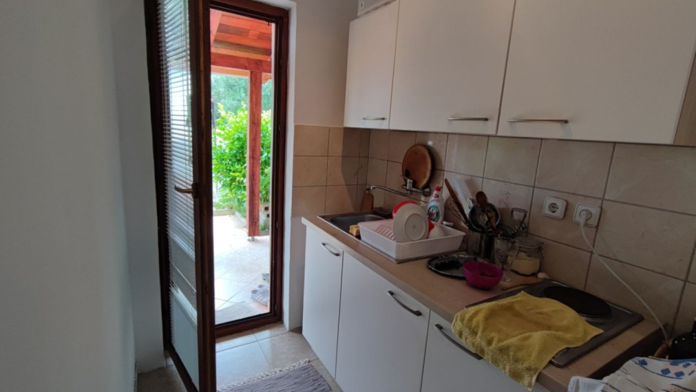 Dom s dvoma bytmi a záhradou, blízko mora, Sabunike-Nin, Zadar