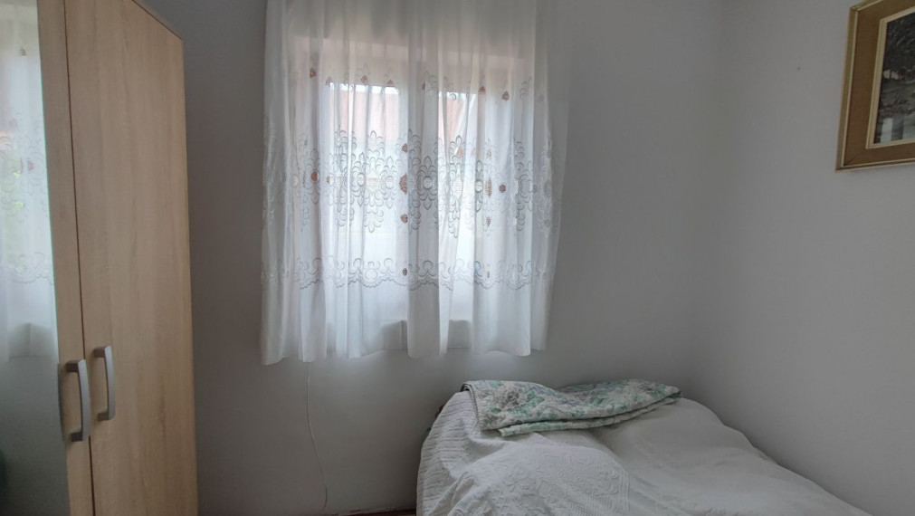 Dom s dvoma bytmi a záhradou, blízko mora, Sabunike-Nin, Zadar