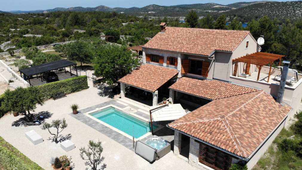 Dom s bazénom a záhradou, Martinska – Šibenik