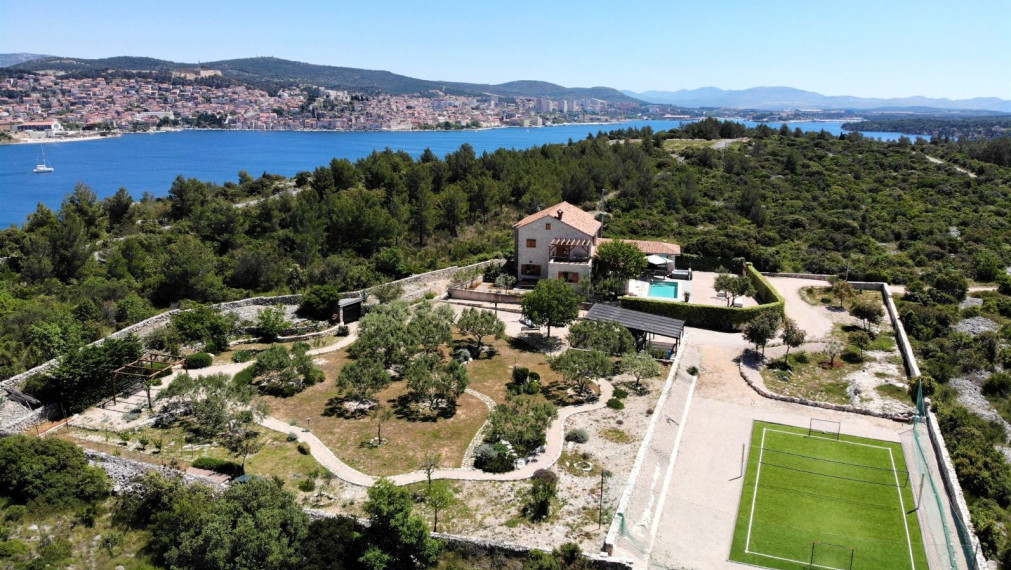 Dom s bazénom a záhradou, Martinska – Šibenik