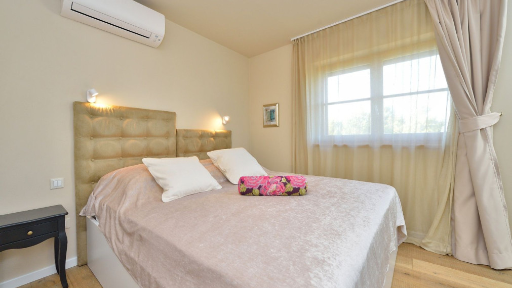 Dom s bazénom a záhradou, Martinska – Šibenik