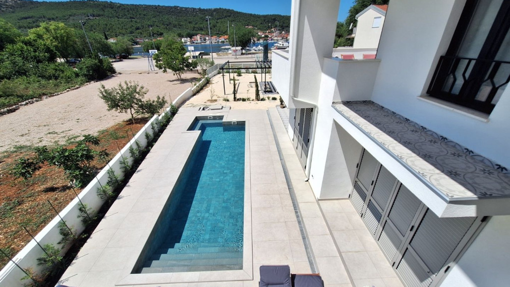 Vila s bazénom, 4 spálne, novostavba – oblasť Šibenik