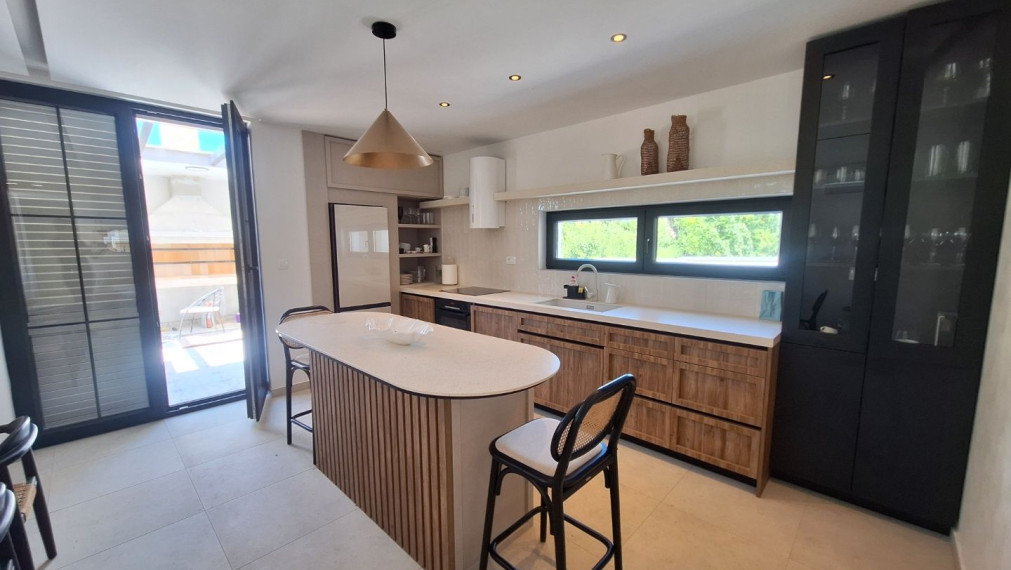 Vila s bazénom, 4 spálne, novostavba – oblasť Šibenik