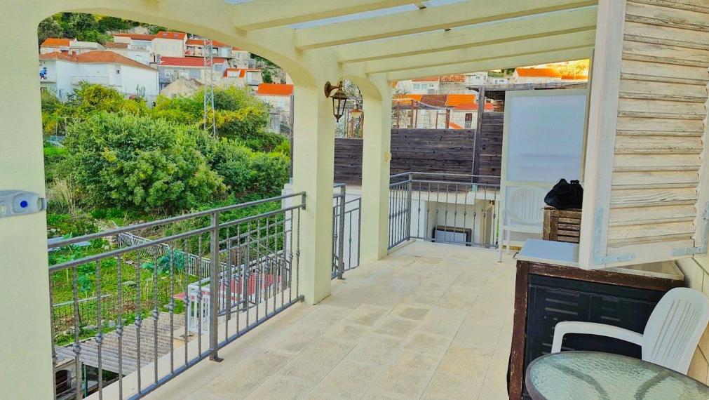 Priestranný apartmán s dvoma spálňami a výhľadom na more, Račišće, ostrov Korčula