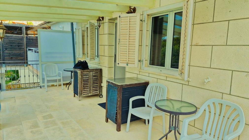 Priestranný apartmán s dvoma spálňami a výhľadom na more, Račišće, ostrov Korčula