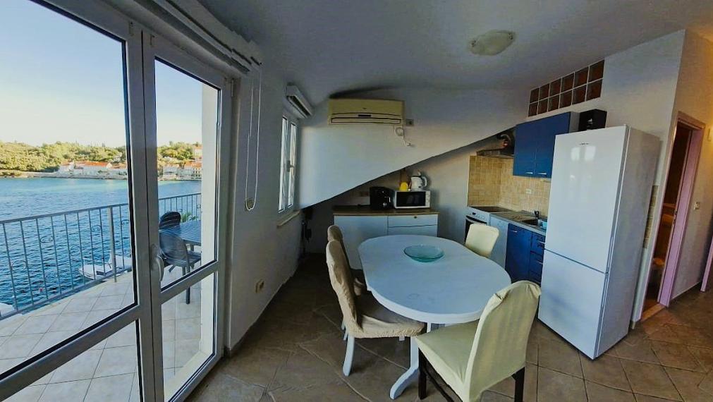 Priestranný apartmán s dvoma spálňami a výhľadom na more, Račišće, ostrov Korčula