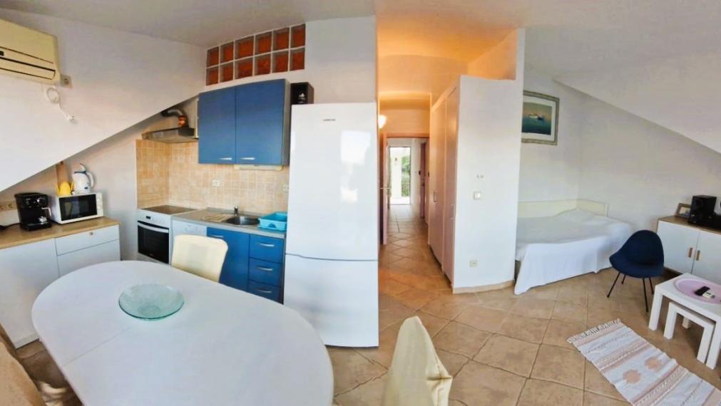 Priestranný apartmán s dvoma spálňami a výhľadom na more, Račišće, ostrov Korčula