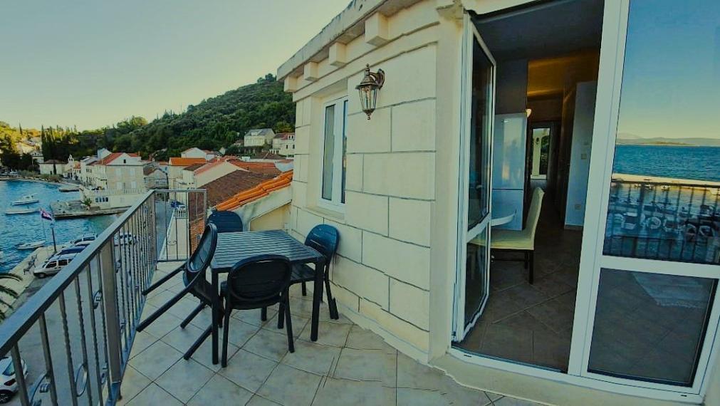 Priestranný apartmán s dvoma spálňami a výhľadom na more, Račišće, ostrov Korčula