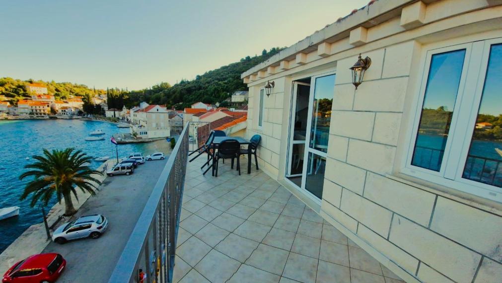 Priestranný apartmán s dvoma spálňami a výhľadom na more, Račišće, ostrov Korčula