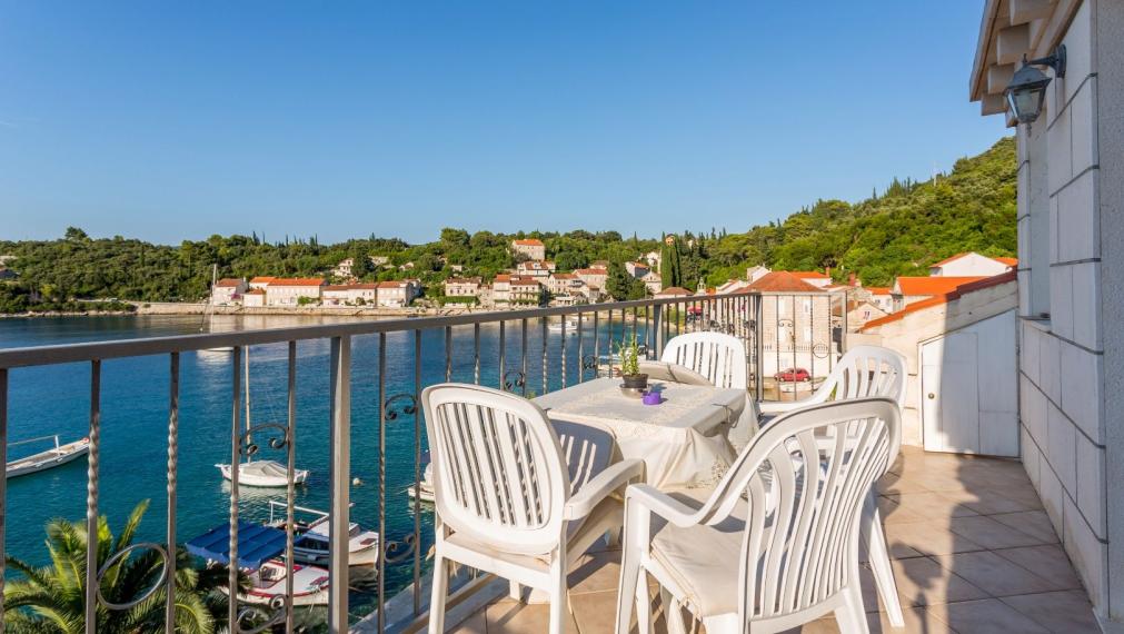 Priestranný apartmán s dvoma spálňami a výhľadom na more, Račišće, ostrov Korčula